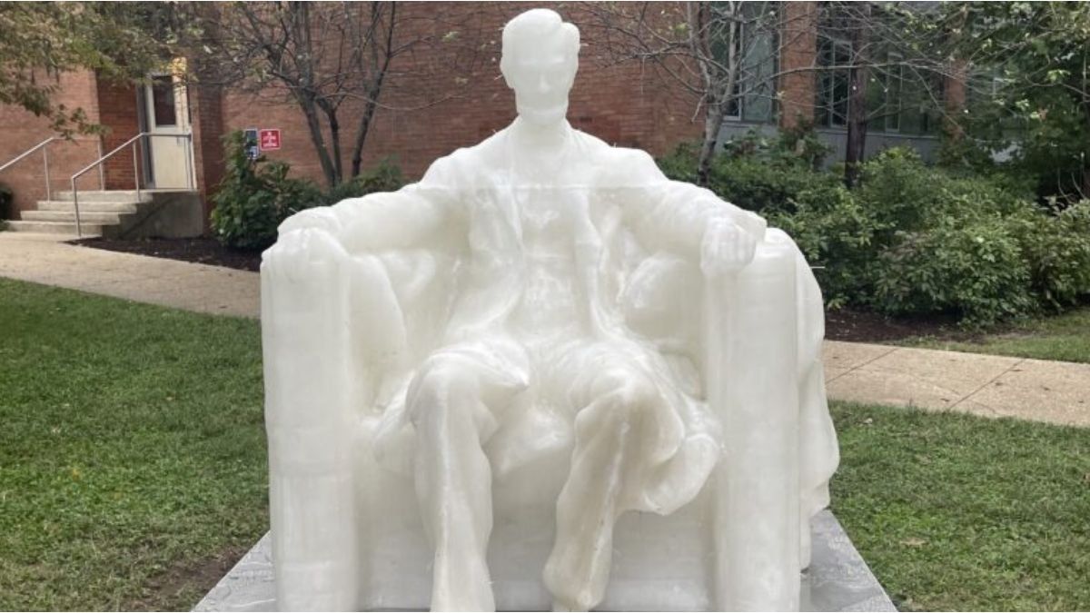An intense heat wave melted a statue of Abraham Lincoln