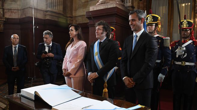 Martín Menem y Victoria Villarruel junto a Javier Milei en la Asamblea Legislativa del viernes pasado.&nbsp;