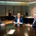 Martín Llaryora durante la firma del Alivio Cordobés.