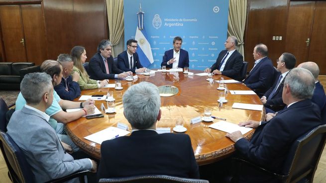 Sergio Massa junto a líderes de empresas de Tierra del Fuego.&nbsp;