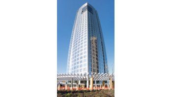 Torre de César Pelli en Puerto Madero que formará parte de la exposición de edificios de altura en la próxima Bienal Internacional de Arquitectura.