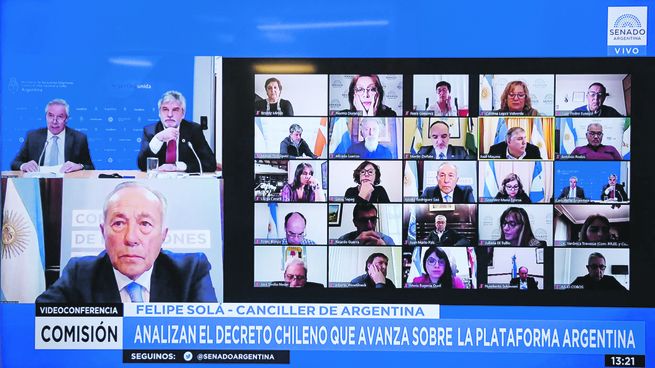Enlace. El canciller Felipe Solá logró, sin chocar con la oposición, una postura conjunta entre el Frente de Todos y Juntos por el Cambio para rechazar los decretos chilenos que extienden su plataforma continental.