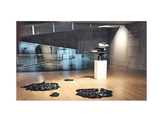 DIFERENTES. Obras de la histórica Alicia Penalba y de Jane Brodie.