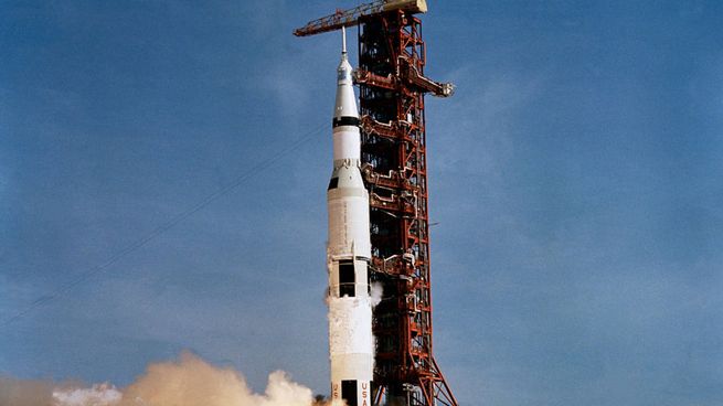 El cohete SLS detuvo la cuenta regresiva cinco minutos antes del final por una fuga de hidrógeno líquido detectada por los sensores.