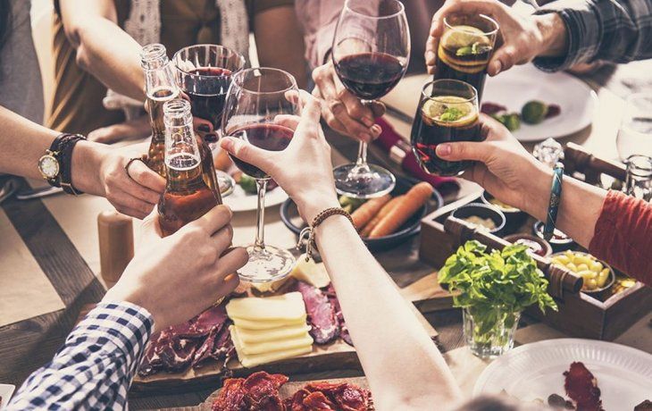 Autorizan reuniones familiares de hasta 10 personas en La Pampa