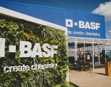 Una nueva multinacional reduce sus operaciones en Uruguay y despedirá un tercio de su personal. Una nueva multinacional reduce sus operaciones en Uruguay y despedirá un tercio de su personal.