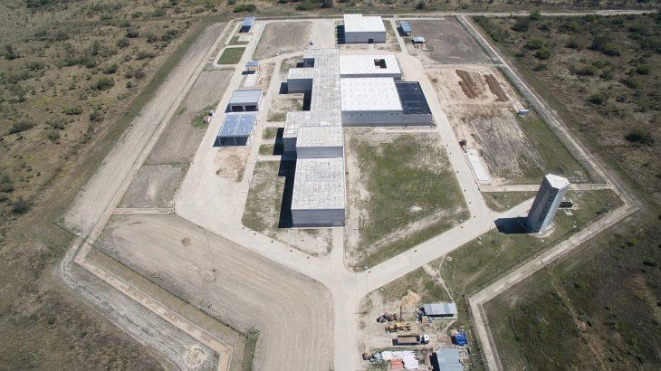 La participación de Nano Energy también refleja un renovado interés internacional por el sector nuclear argentino. La planta de uranio quedó al 60% de su construcción.