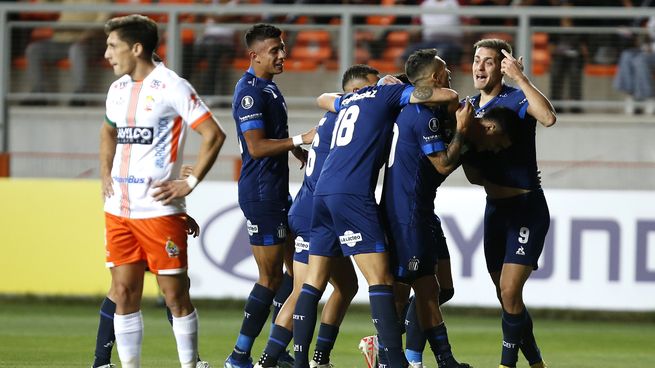 Talleres ganó en Chile y comanda el Grupo B de la Libertadores.