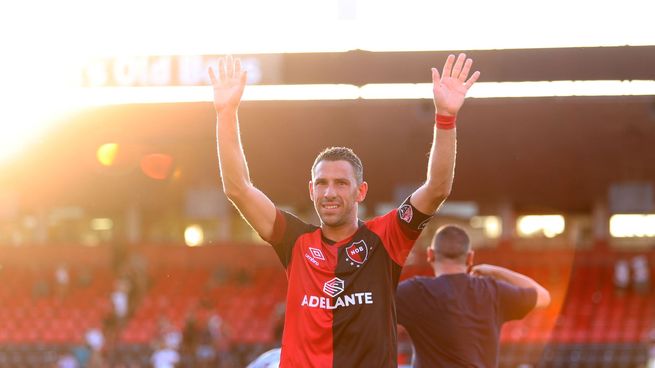 Después de 22 años de carrera, Maximiliano Rodríguez se retira del fútbol.