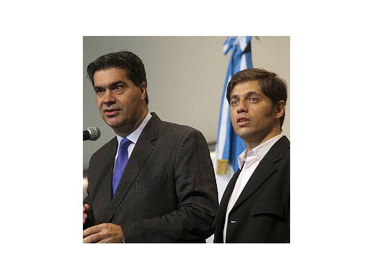Capitanich durante el breve anuncio que realizó en compañía de Kicillof.