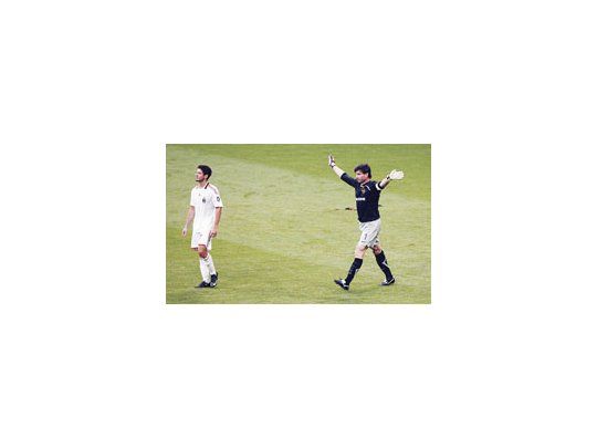 Abbondanzieri festeja tras el tercer puesto alcanzado por Boca. En la definición por penales, el «Pato» dejó claro que no perdió vigencia.