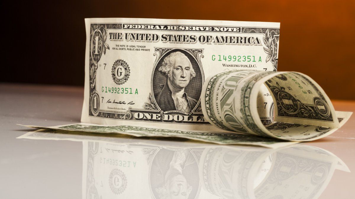 Dollar today: how much it operates at this Saturday, April 27