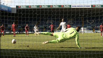 El polaco Mateusz Klich convirtió de penal.