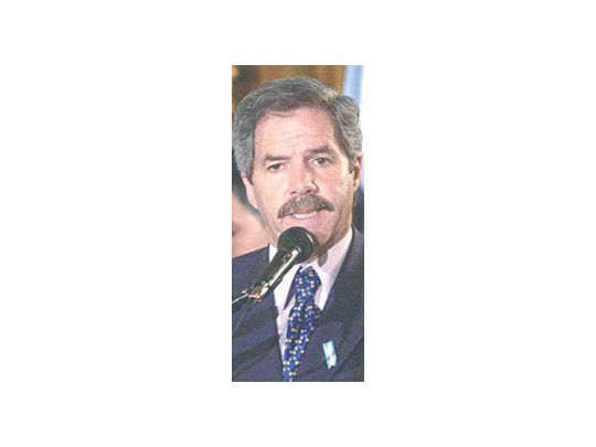 Felipe Solá estará el viernes con gobernadores kirchneristas, después de faltar a San Vicente cuando Duhalde renunció a la presidencia del PJ.