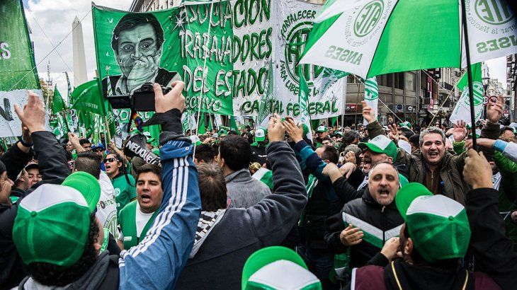 ATE cuestiona incremento: denuncian que queda por debajo de la inflación. ATE cuestiona incremento: denuncian que queda por debajo de la inflación.