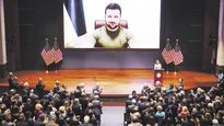 OVACIÓN. El presidente de Ucrania, Volodímir Zelenski, y su embajadora en Washington, Oksana Markarova, recibieron ayer el aplauso de los legisladores de EE.UU. antes del inicio del discurso del primero por videoconferencia.
