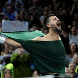 El serbio superó a Lorenzo Musetti por 4-6, 6-3 y 7-5. El serbio superó a Lorenzo Musetti por 4-6, 6-3 y 7-5.
