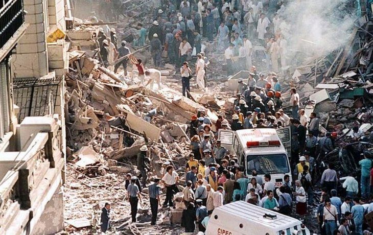 El hecho fue el antecedente directo de la tragedia de la AMIA en 1994, que provocó 85 víctimas fatales. El hecho fue el antecedente directo de la tragedia de la AMIA en 1994, que provocó 85 víctimas fatales.