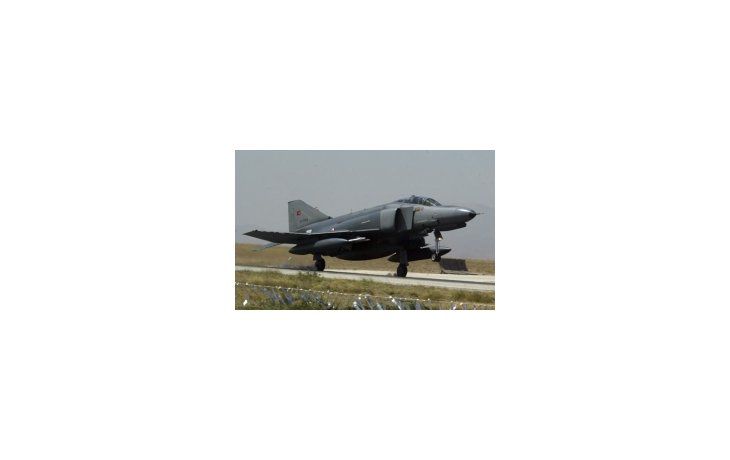 El caza turco F4 fue alcanzado cuando se encontraba en el espacio aéreo internacional.