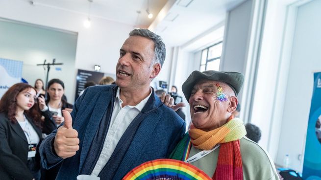 Yamandú Orsi y Pablo Mieres participaron del Uruguay LGBT+ Summit Pride Connection 2024.
