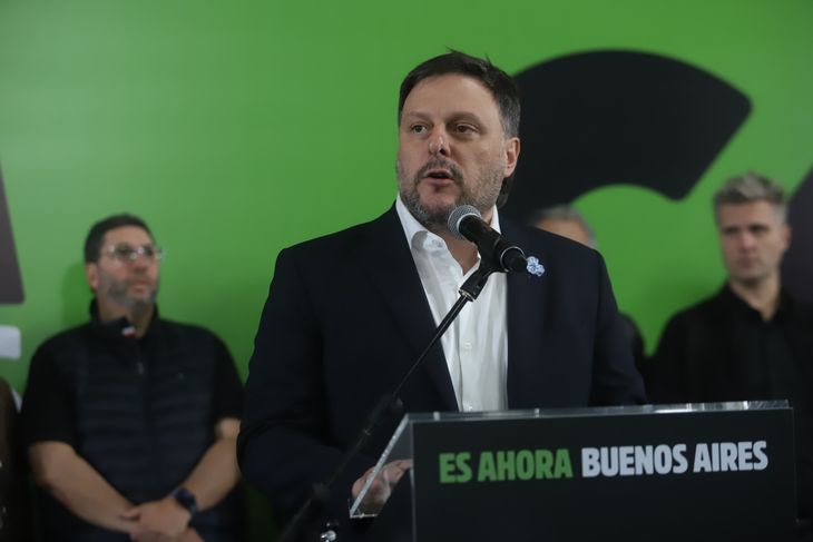 Leandro Santoro reconoció la victoria de Manuel Adorni y aseguró que seguirá trabajando por su proyecto en la Ciudad. Leandro Santoro reconoció la victoria de Manuel Adorni y aseguró que seguirá trabajando por su proyecto en la Ciudad.