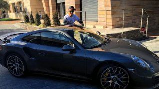 revelacion: ronaldo entrego su porsche a cambio del telefono de una famosa cantante