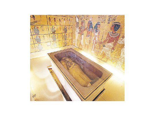 Hallan cámaras secretas en tumba de Tutankamón