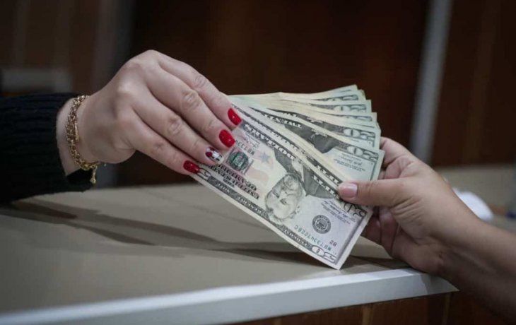 Recibió una fortuna por error, lo jugó en el casino y perdió todo