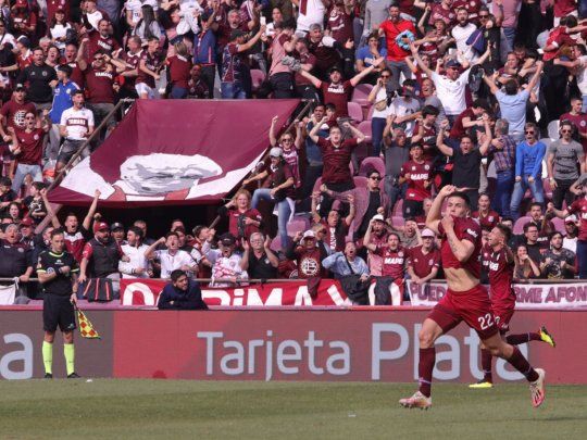 Aire. Lanús volvió al triunfo en la Liga Profesional luego de diez fechas.