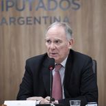 La reforma de la Ley de Glaciares abre la puerta a nuevas inversiones mineras y a un posible cambio en la matriz productiva argentina, pero también inaugura una disputa judicial que pondrá a prueba el equilibrio entre desarrollo, ambiente y federalismo. La reforma de la Ley de Glaciares abre la puerta a nuevas inversiones mineras y a un posible cambio en la matriz productiva argentina, pero también inaugura una disputa judicial que pondrá a prueba el equilibrio entre desarrollo, ambiente y federalismo.