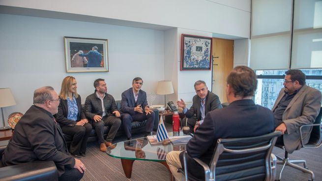 El presidente Yamandú Orsi recibió a integrantes de la Confederación de Cámaras Empresariales.