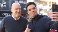 El ministro de Desregulación y Transformación, Federico Stuzenegger, en campaña en la Ciudad.&nbsp;