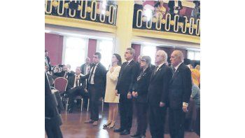 Mariana Zuvic (Cambiemos), Alberto Asseff y Jorge Vanossi (UNA), y Agustín Rossi, Teresa Parodi y Jorge Taiana, nuevo vicepresidente del Parlasur, juraron ayer sus bancas en la capital uruguaya, Montevideo.