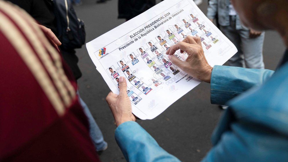 La escena de largas filas de espera se replicó en varios centros de votación de Venezuela.