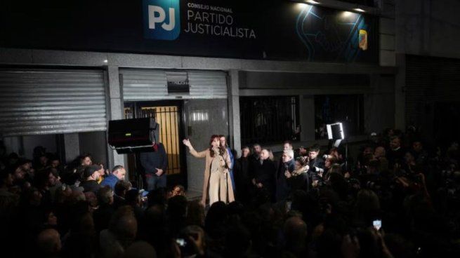 Cristina Kirchner gana la centralidad del peronismo, pese a su condena en la causa Vialidad.