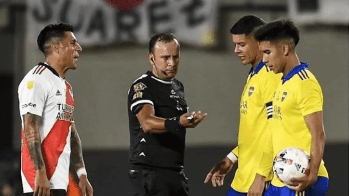 The AFA has already appointed the referee of the “Superclásico”: the record that favors Boca