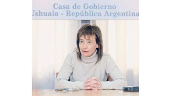 Durante los festejos por los 20 años de Tierra del Fuego, la gobernadora Fabiana Ríos descartó alianzas con el kirchnerismo y con su par santafesino, Hermes Binner, en su despacho con vista privilegiada al Canal Beagle.