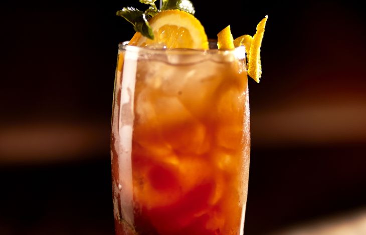 Clásico porteño que incorpora al gin como pilar de su carta coctelera. Clásico porteño que incorpora al gin como pilar de su carta coctelera.