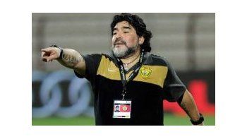 Generoso. Diego Maradona puso plata de su bolsillo para premiar una buena victoria de sus dirigidos.