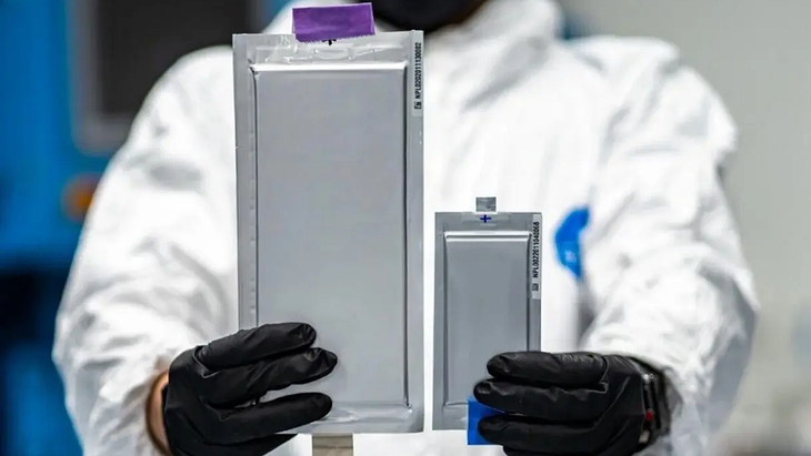 A diferencia de las baterías de estado sólido, que aún enfrentan desafíos técnicos y altos costos de producción, ETOP es una tecnología madura y escalable, lista para su adopción industrial inmediata. A diferencia de las baterías de estado sólido, que aún enfrentan desafíos técnicos y altos costos de producción, ETOP es una tecnología madura y escalable, lista para su adopción industrial inmediata.