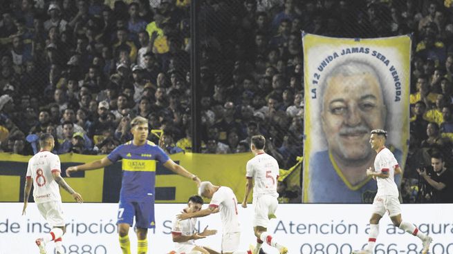 golpazo. El que le dio Huracán, mediante el gol de Cóccaro, a Boca en la Bombonera, donde ganó tras 12 años.
