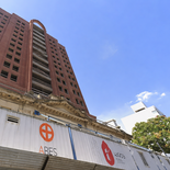 Uno de los edificios vinculados a la causa por la presunta megaestafa inmobiliaria en La Plata, con obras paralizadas y millonarias pérdidas para los inversores (Foto Gentileza: Infoplaense) Uno de los edificios vinculados a la causa por la presunta megaestafa inmobiliaria en La Plata, con obras paralizadas y millonarias pérdidas para los inversores (Foto Gentileza: Infoplaense)