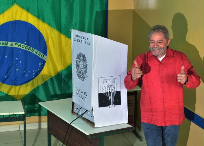 Brasil: ganó Dilma, pero balotaje con Neves se presenta cuesta arriba (foto 4)