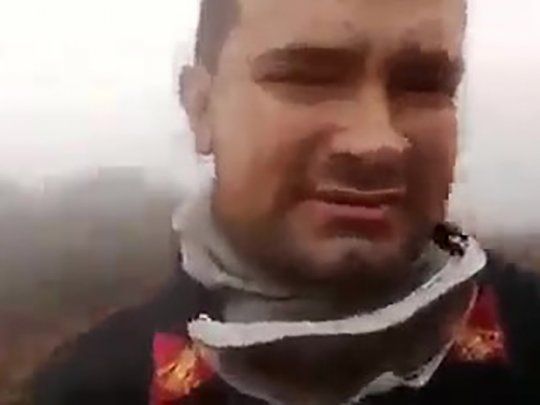 Bombero se quiebra al llegar las lluvias a los incendios de Corrientes