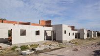 La vivienda sorprende por dos acres con lago, pileta y decoración de estilo georgiana.&nbsp;