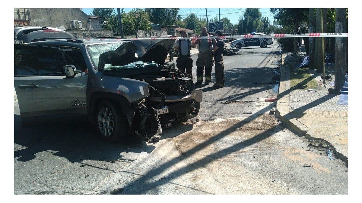 Tragedy in Quilmes: two police officers died after colliding with a truck during a motorcycle chase