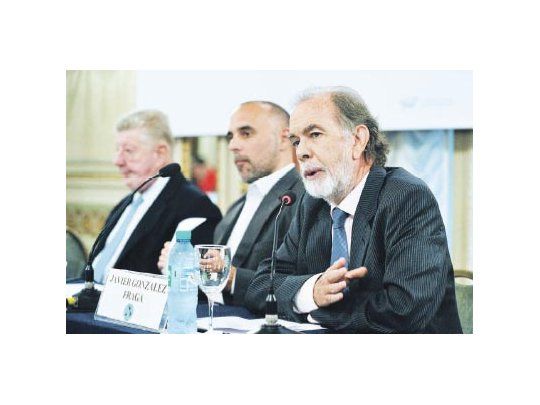 Miguel Bein (sciolista), Agustín D’Attellis (oficialista) y Javier González Fraga (UCR) fueron los invitados del mes en el almuerzo del CICYP. Para junio se promete a Axel Kicillof.