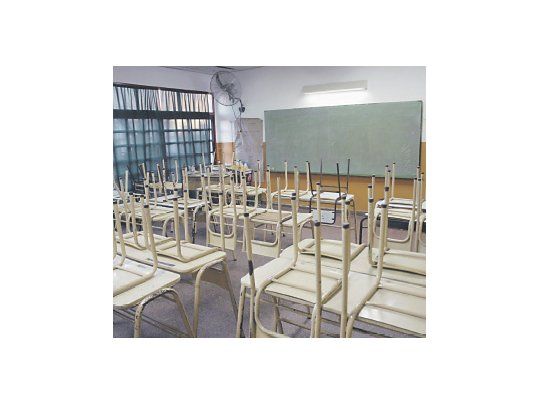 El comienzo del ciclo lectivo 2016 revivió la postal de las aulas vacías en las provincias. A una semana del retorno a las escuelas, el dictado sigue en riesgo en una decena de distritos.
