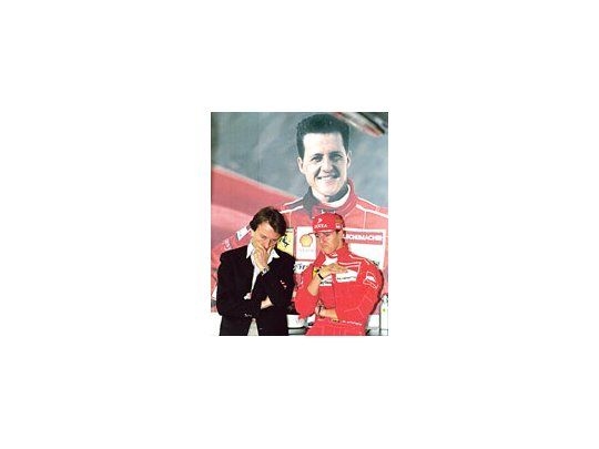 Siempre juntos, como en el pasado, el presidente de Ferrari, Luca Di Montezemolo, y Michael Schumacher.