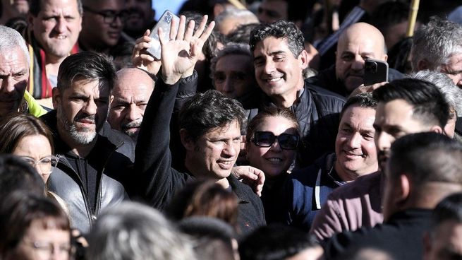 El gobernador bonaerense, Axel Kicillof, durante la manifestación de esta tarde en Plaza de Mayo. 